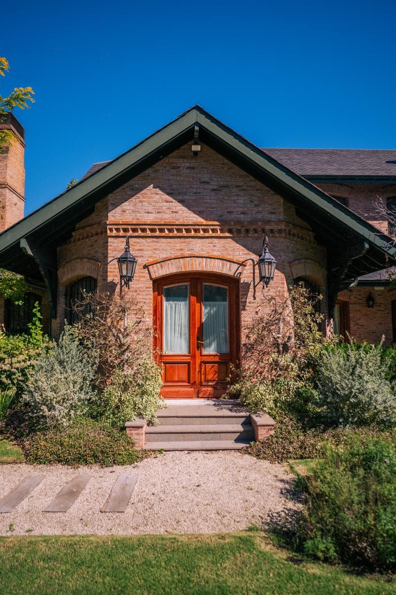 950-square-meter home for sale in Olivos