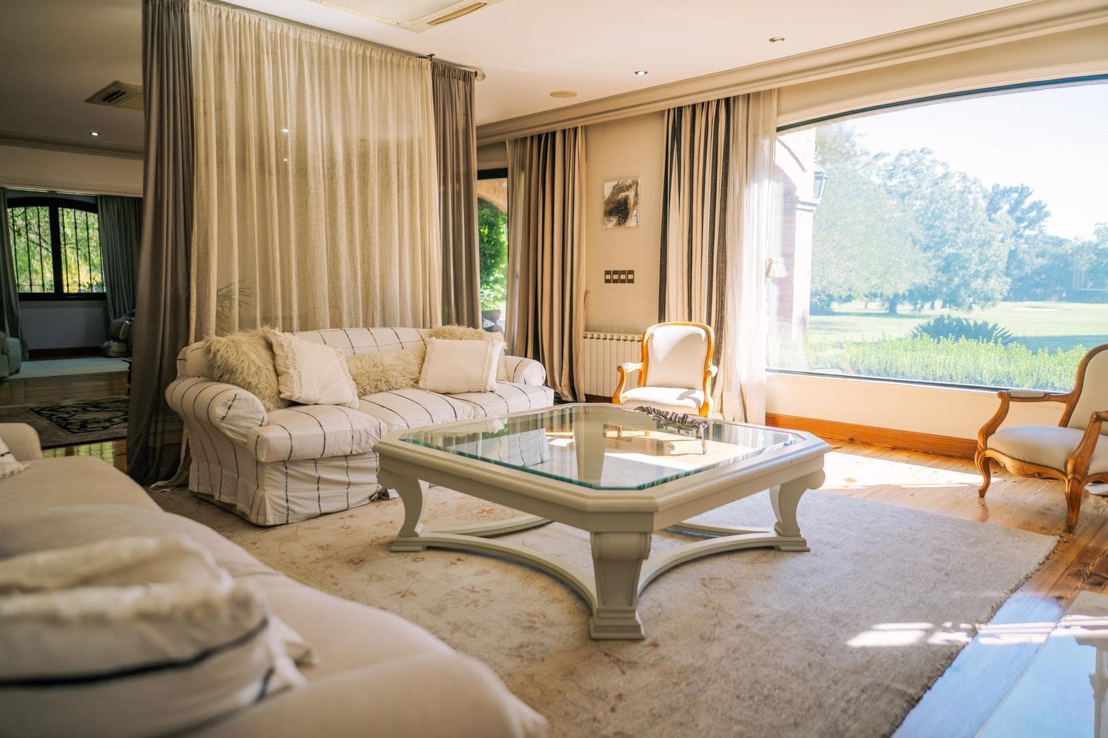 950-square-meter home for sale in Olivos