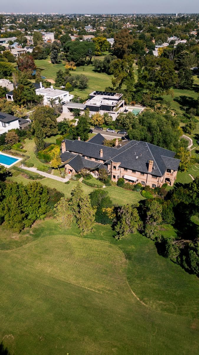 950-square-meter home for sale in Olivos