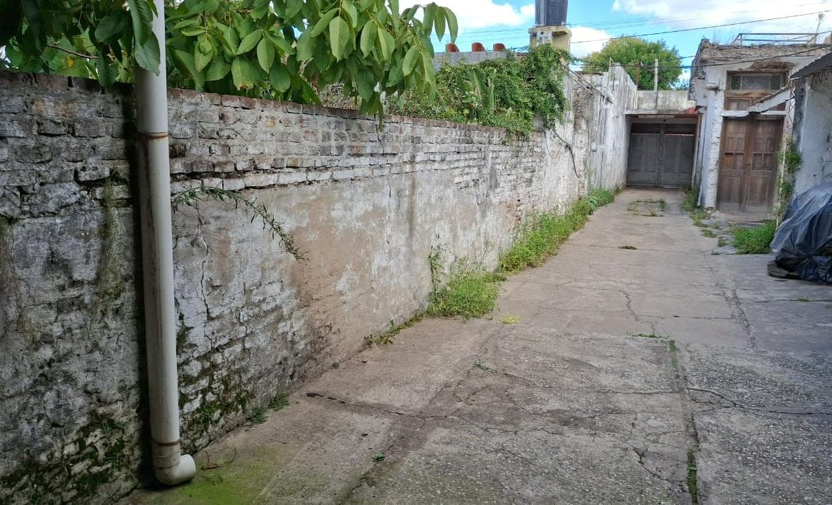 House for sale in need of renovation, 2 bedrooms, Ludueña neighborhood, Rosario