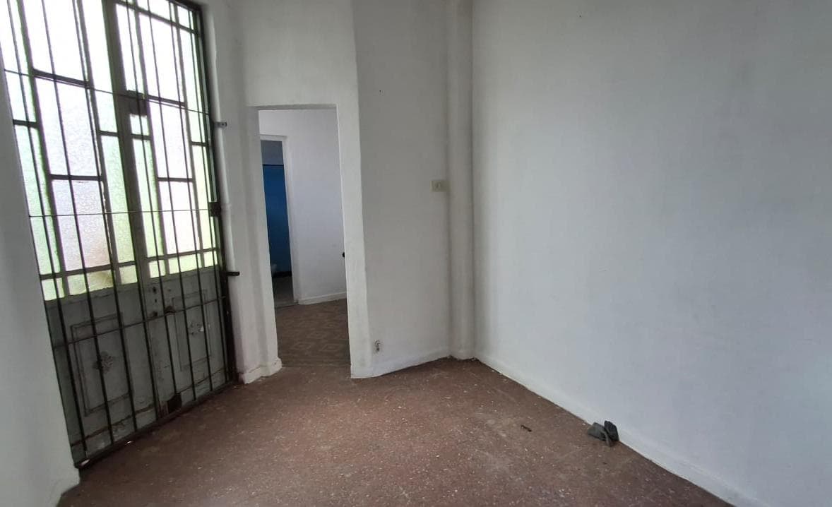 House for sale in need of renovation, 2 bedrooms, Ludueña neighborhood, Rosario