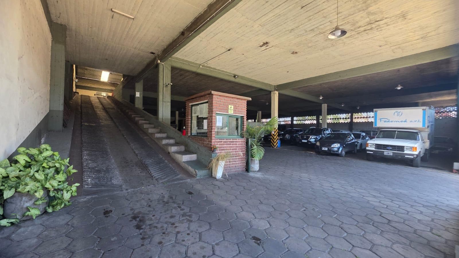 Garage/Land for Sale in Lanús Oeste