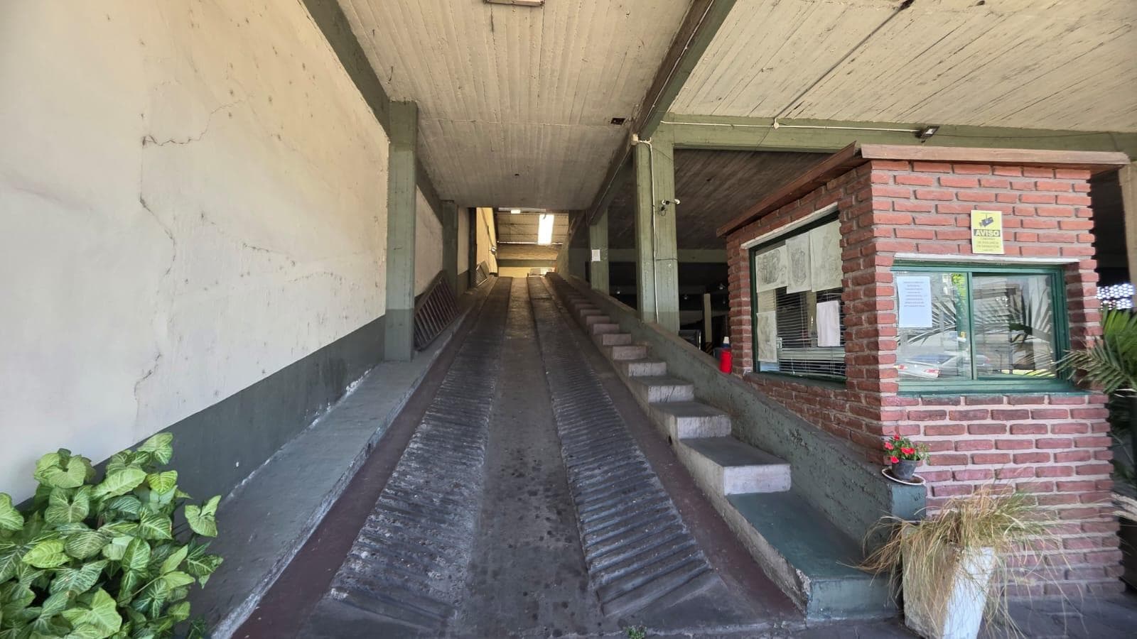 Garage/Land for Sale in Lanús Oeste
