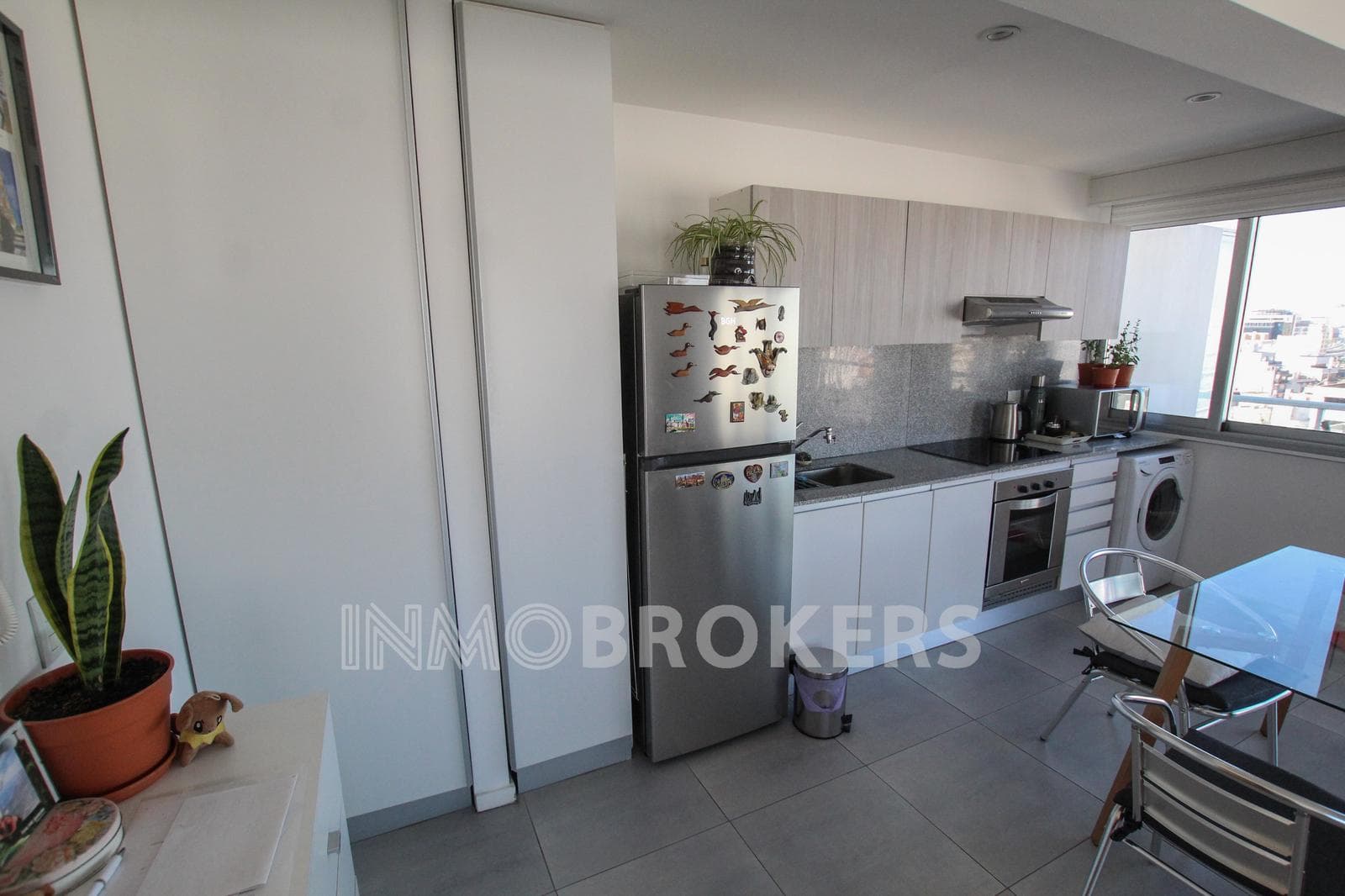 Studio Apartment for Sale in Monserrat with a garage, balcony, amenities, and plenty of natural light!