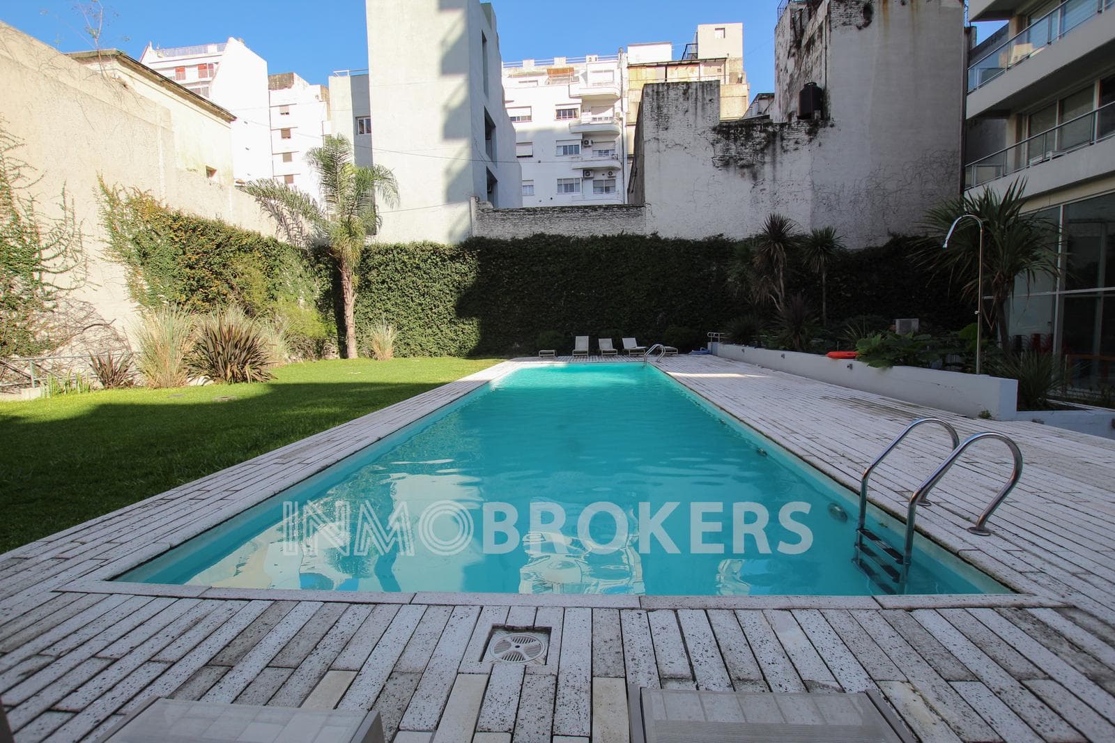 Studio Apartment for Sale in Monserrat with a garage, balcony, amenities, and plenty of natural light!