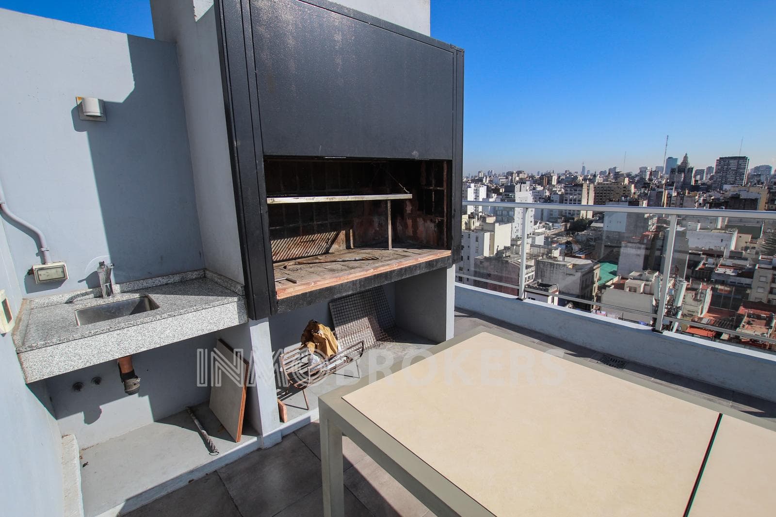 Studio Apartment for Sale in Monserrat with a garage, balcony, amenities, and plenty of natural light!