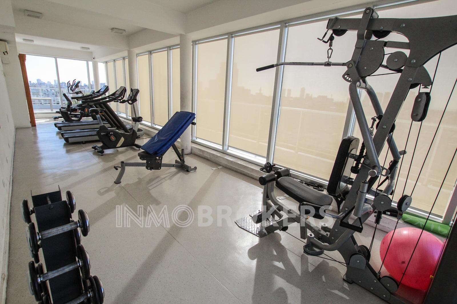 Studio Apartment for Sale in Monserrat with a garage, balcony, amenities, and plenty of natural light!
