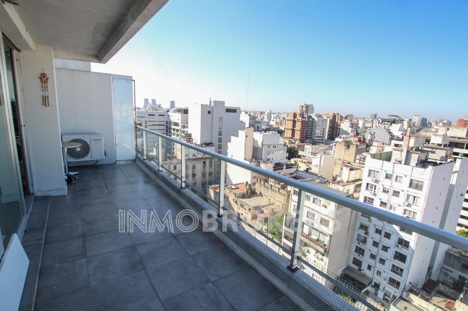 Studio Apartment for Sale in Monserrat with a garage, balcony, amenities, and plenty of natural light!