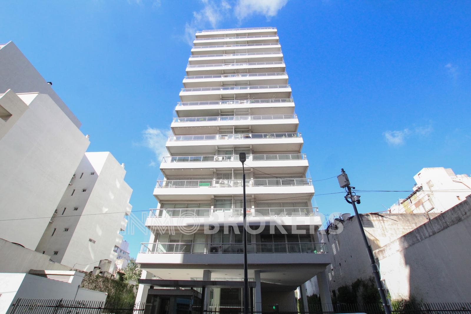 Studio Apartment for Sale in Monserrat with a garage, balcony, amenities, and plenty of natural light!