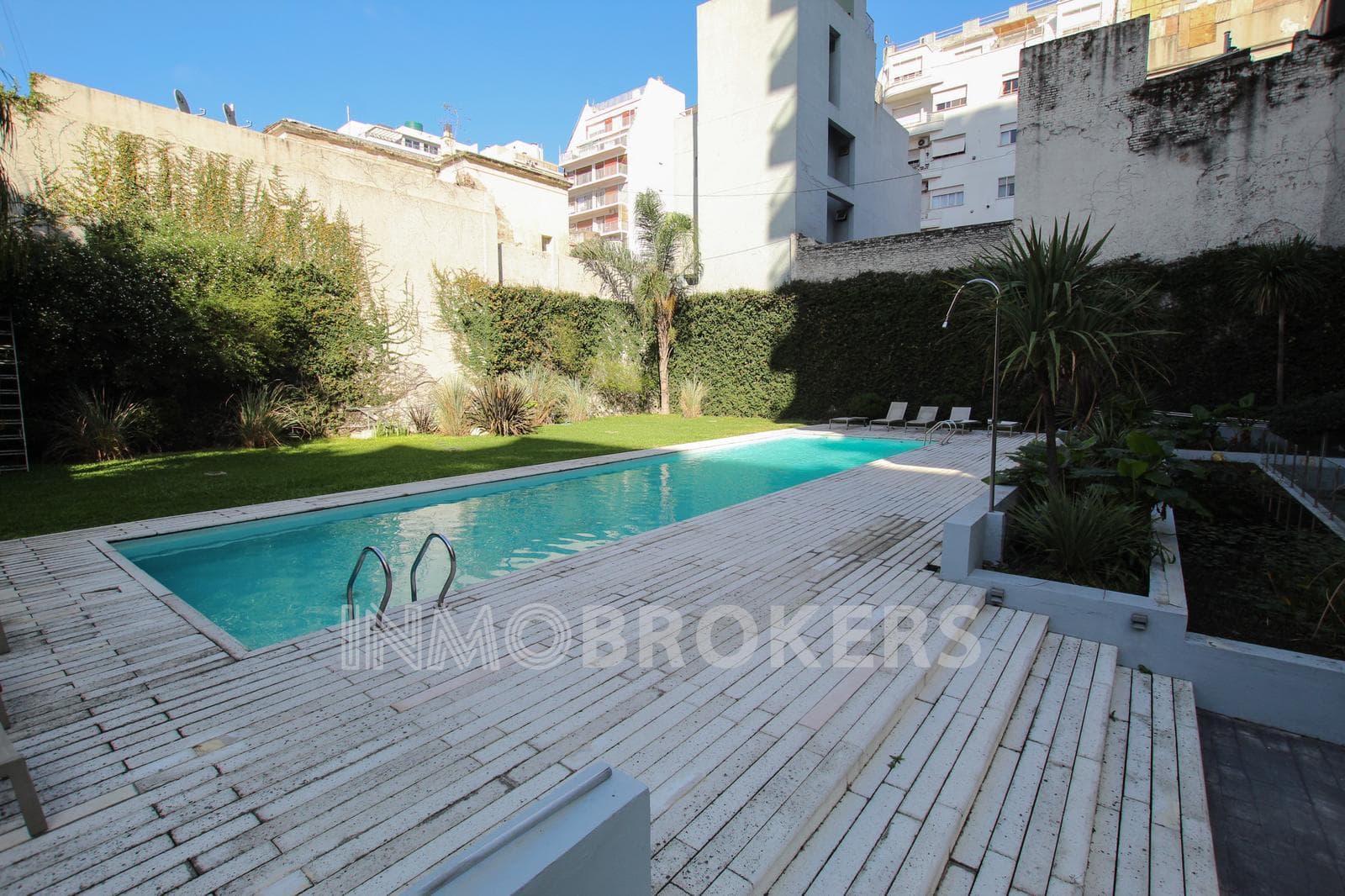 Studio Apartment for Sale in Monserrat with a garage, balcony, amenities, and plenty of natural light!