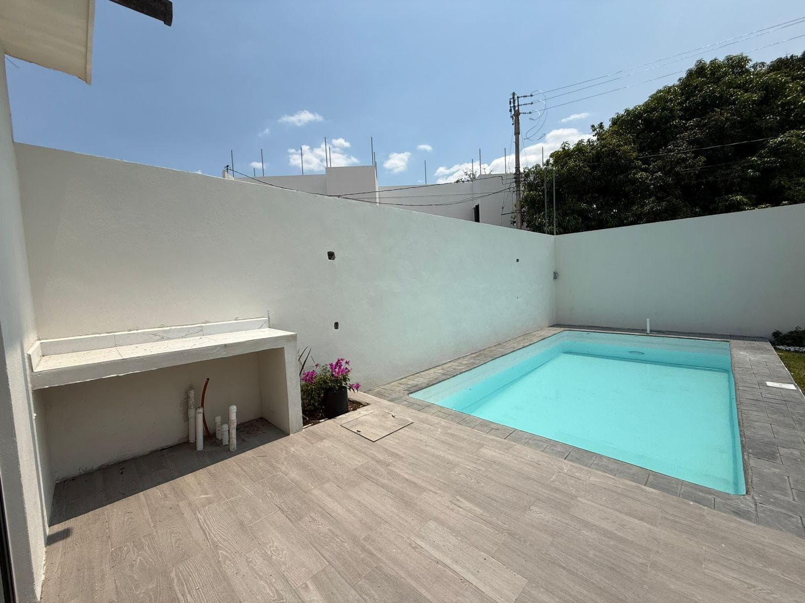 House for sale in Yautepec, Morelos, in a gated community with a pool