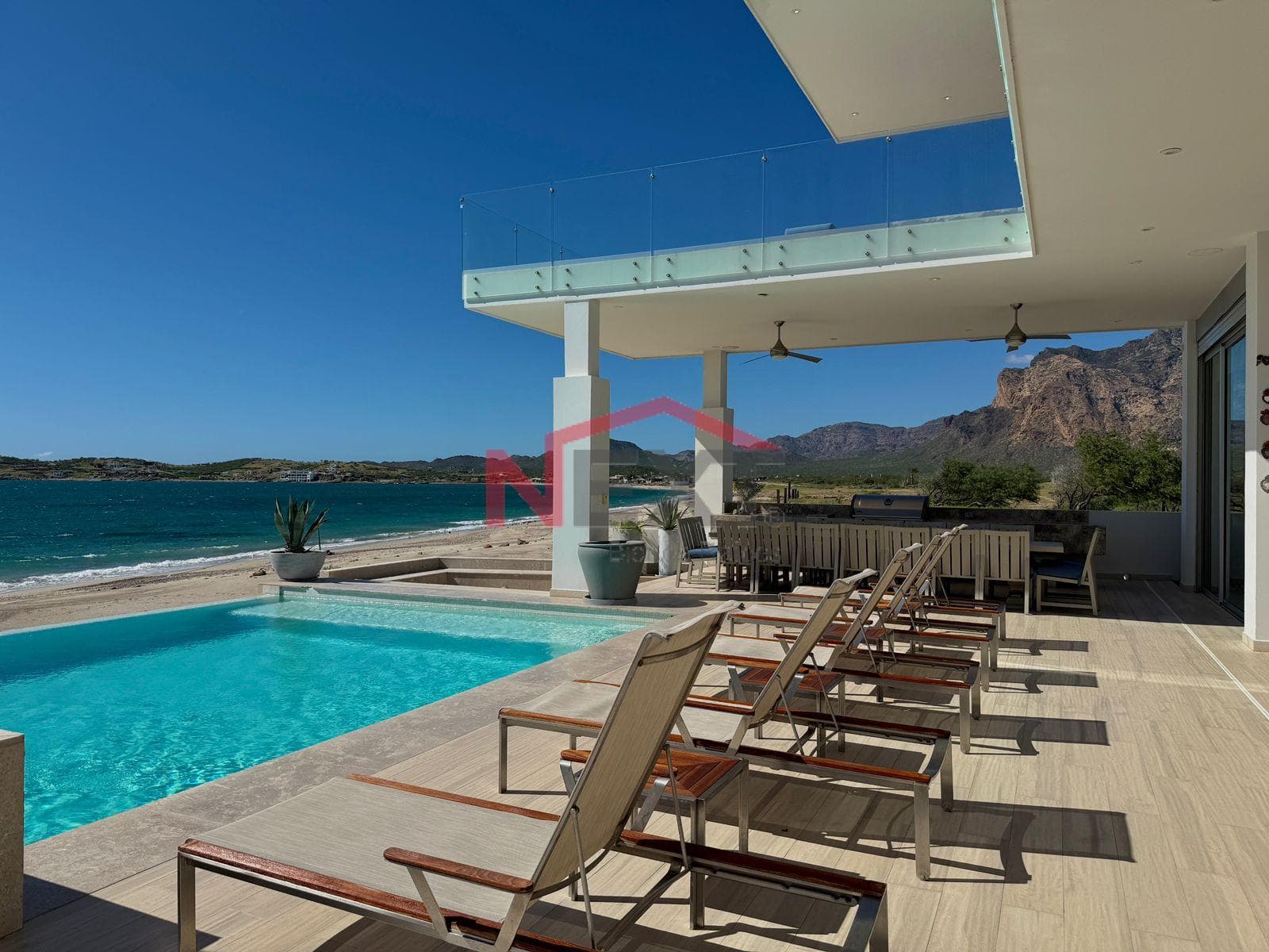 BEACHFRONT HOUSE FOR SALE IN THE PUESTA DEL SOL RESIDENTIAL COMPLEX, SAN CARLOS, SONORA.