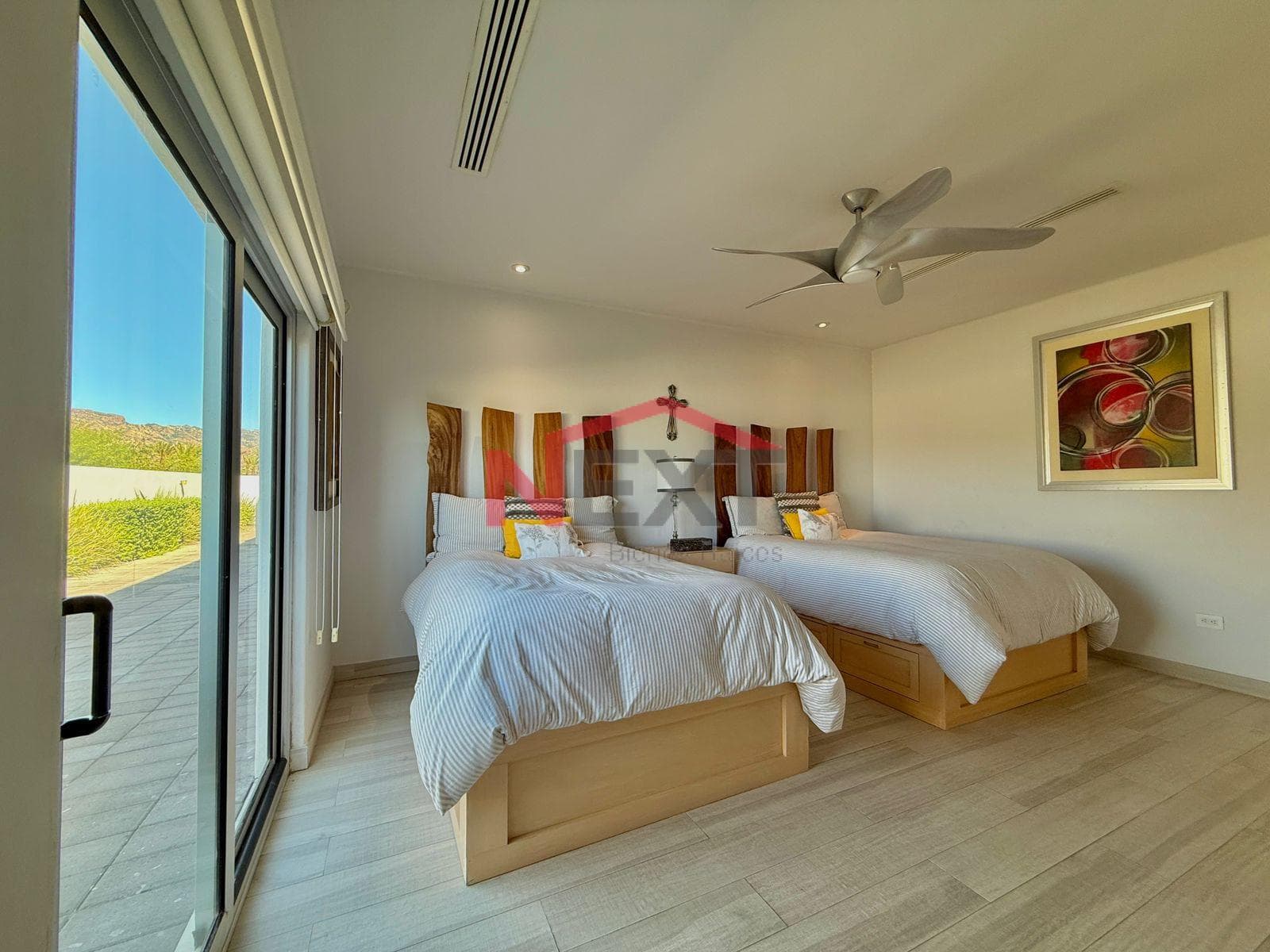 BEACHFRONT HOUSE FOR SALE IN THE PUESTA DEL SOL RESIDENTIAL COMPLEX, SAN CARLOS, SONORA.