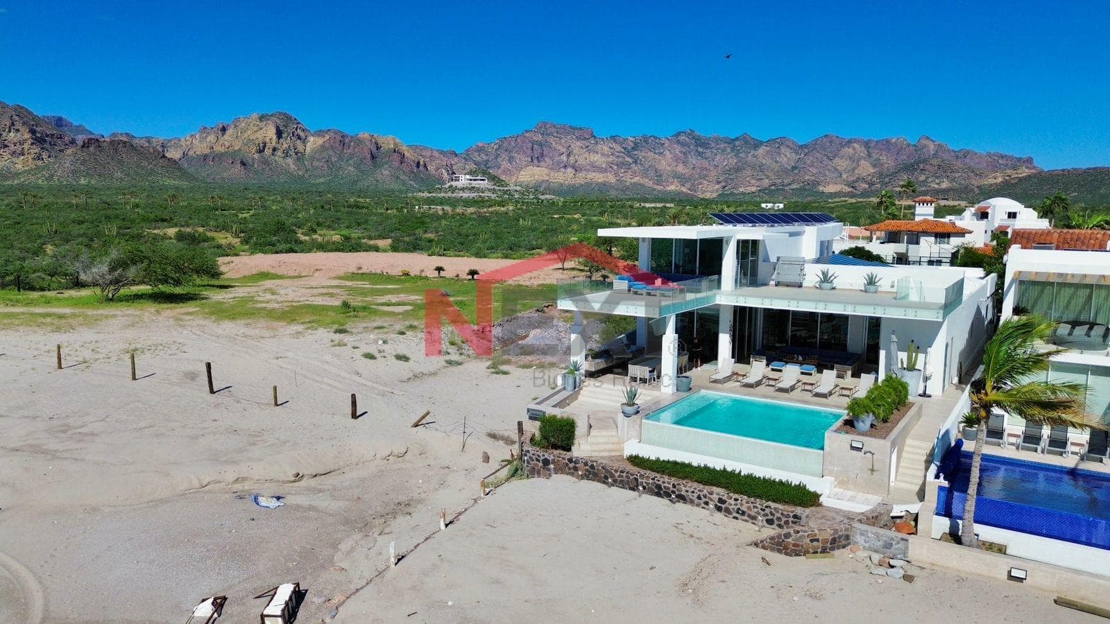 BEACHFRONT HOUSE FOR SALE IN THE PUESTA DEL SOL RESIDENTIAL COMPLEX, SAN CARLOS, SONORA.
