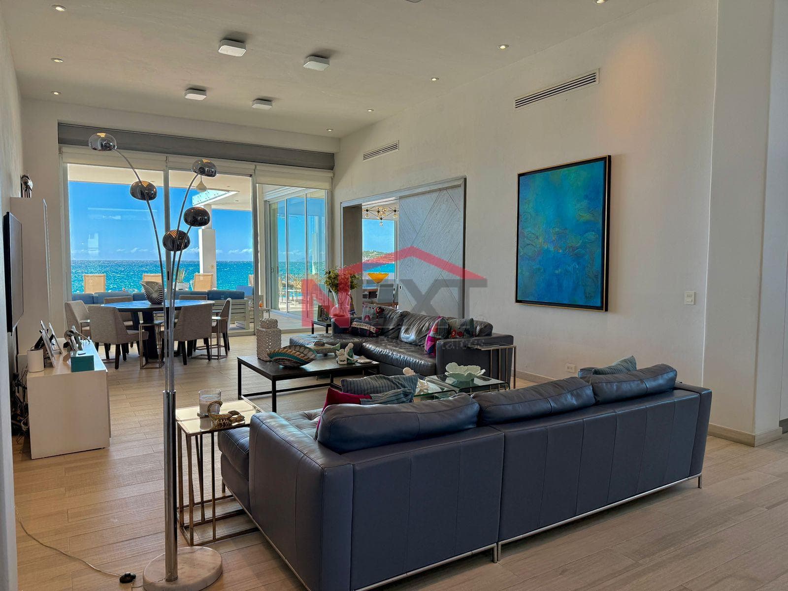 BEACHFRONT HOUSE FOR SALE IN THE PUESTA DEL SOL RESIDENTIAL COMPLEX, SAN CARLOS, SONORA.