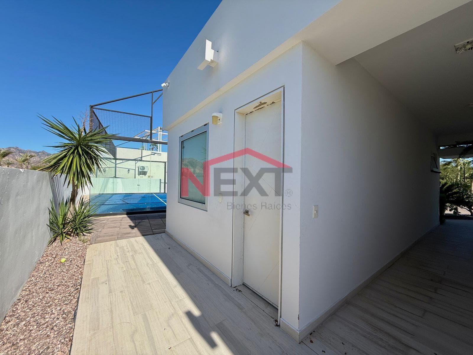 BEACHFRONT HOUSE FOR SALE IN THE PUESTA DEL SOL RESIDENTIAL COMPLEX, SAN CARLOS, SONORA.