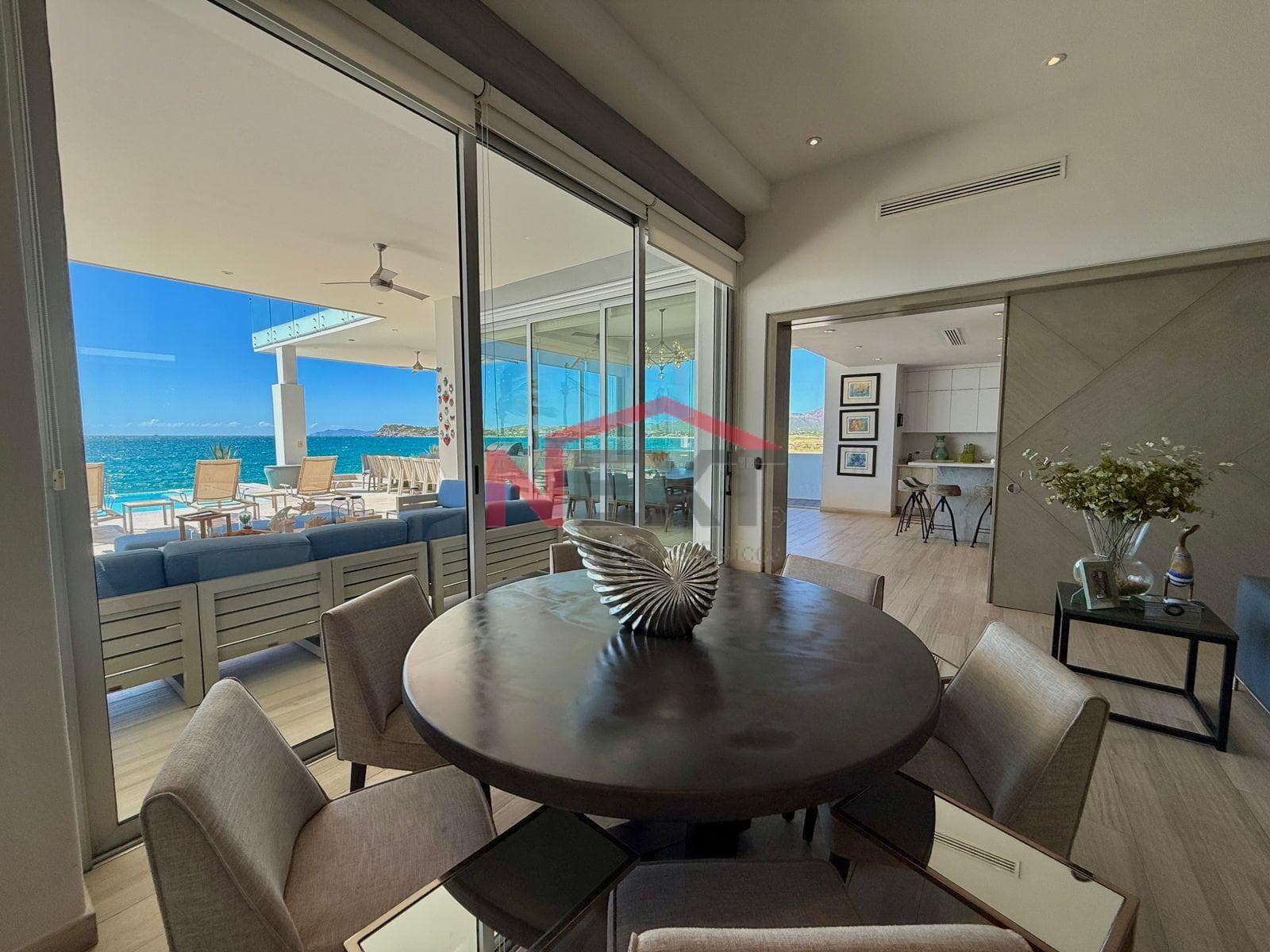 BEACHFRONT HOUSE FOR SALE IN THE PUESTA DEL SOL RESIDENTIAL COMPLEX, SAN CARLOS, SONORA.