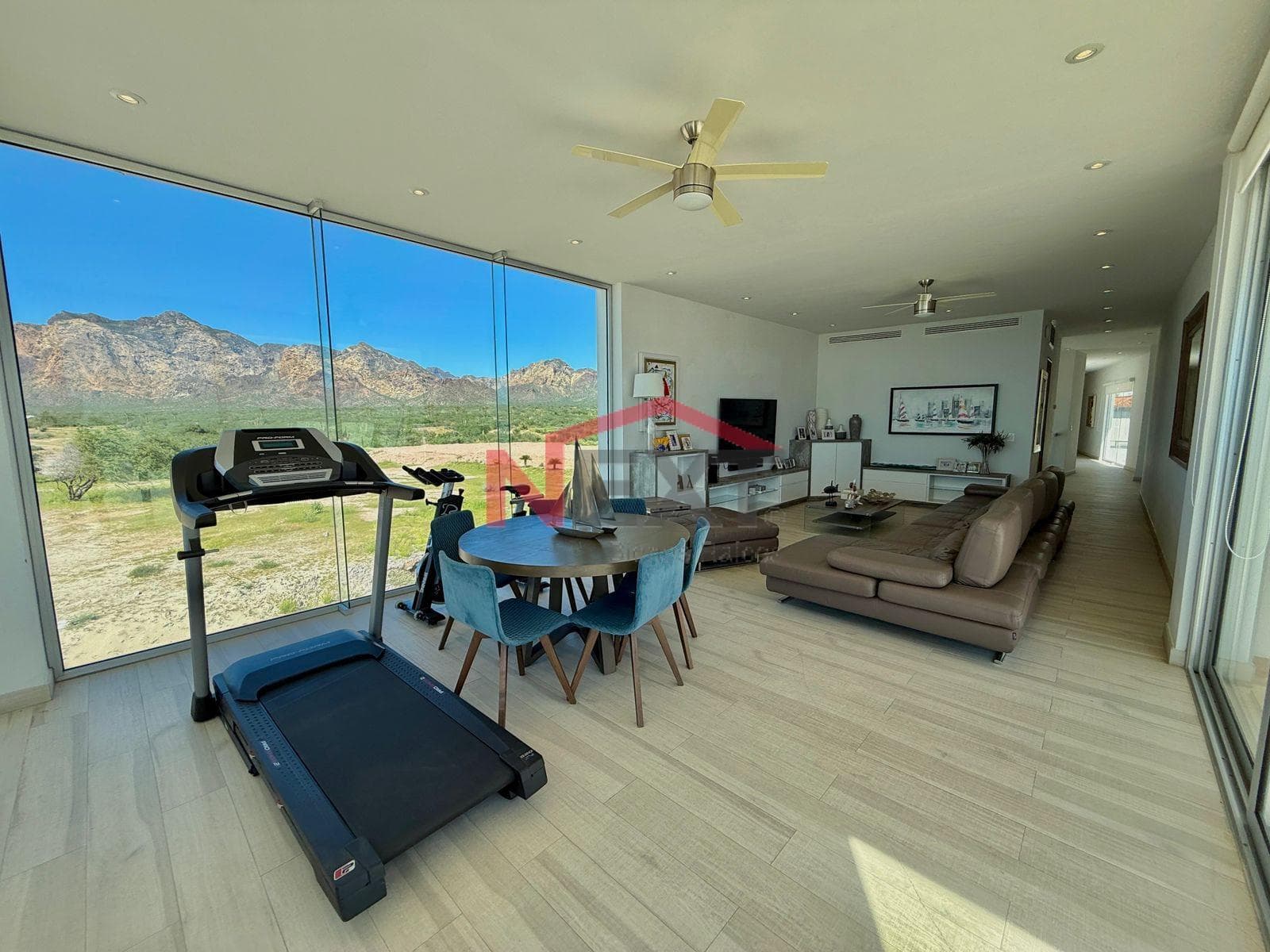 BEACHFRONT HOUSE FOR SALE IN THE PUESTA DEL SOL RESIDENTIAL COMPLEX, SAN CARLOS, SONORA.