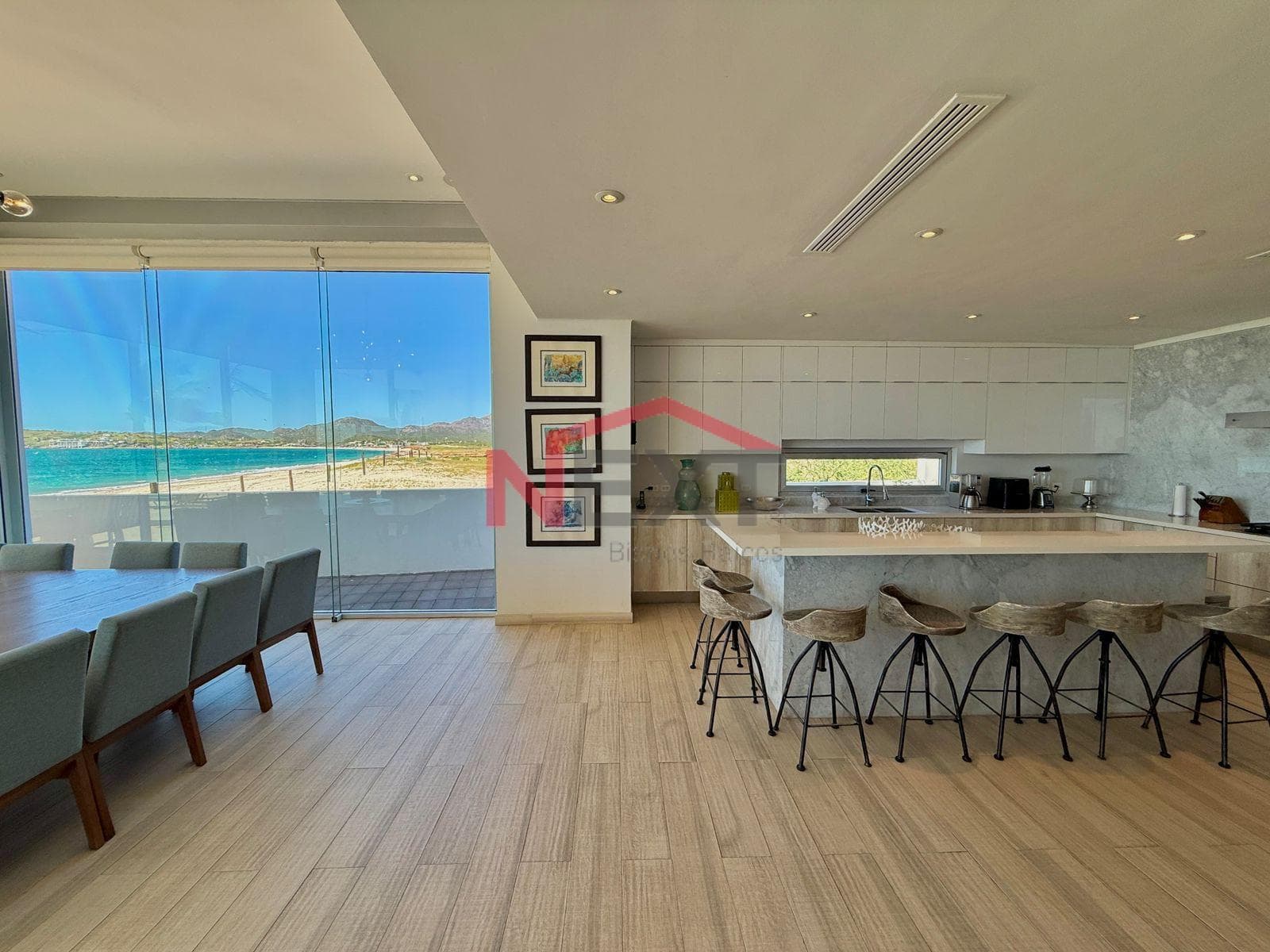 BEACHFRONT HOUSE FOR SALE IN THE PUESTA DEL SOL RESIDENTIAL COMPLEX, SAN CARLOS, SONORA.