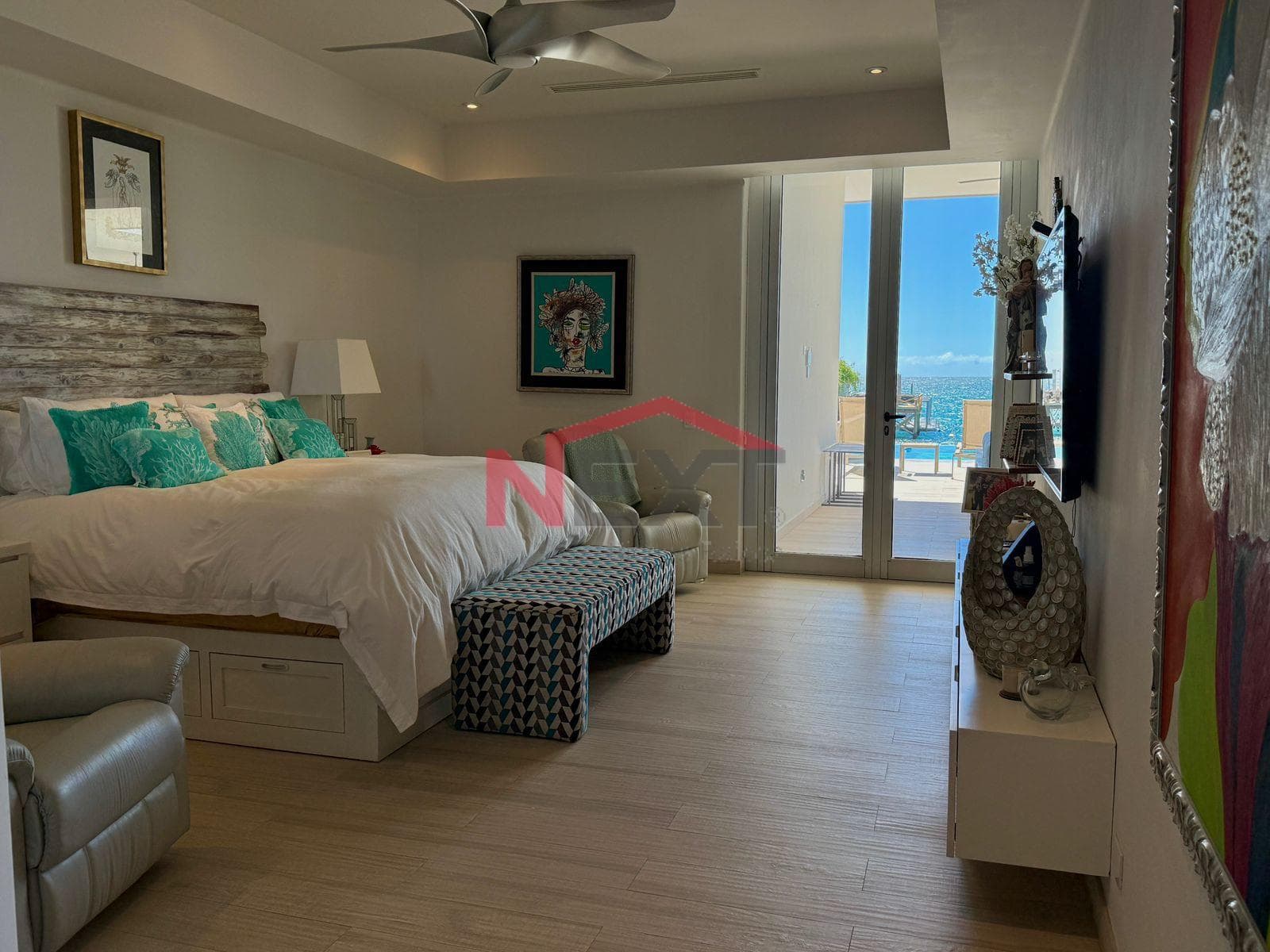 BEACHFRONT HOUSE FOR SALE IN THE PUESTA DEL SOL RESIDENTIAL COMPLEX, SAN CARLOS, SONORA.