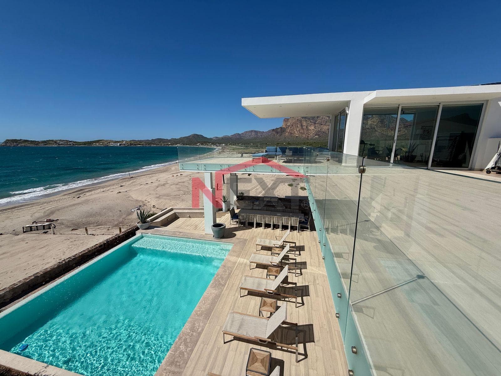 BEACHFRONT HOUSE FOR SALE IN THE PUESTA DEL SOL RESIDENTIAL COMPLEX, SAN CARLOS, SONORA.