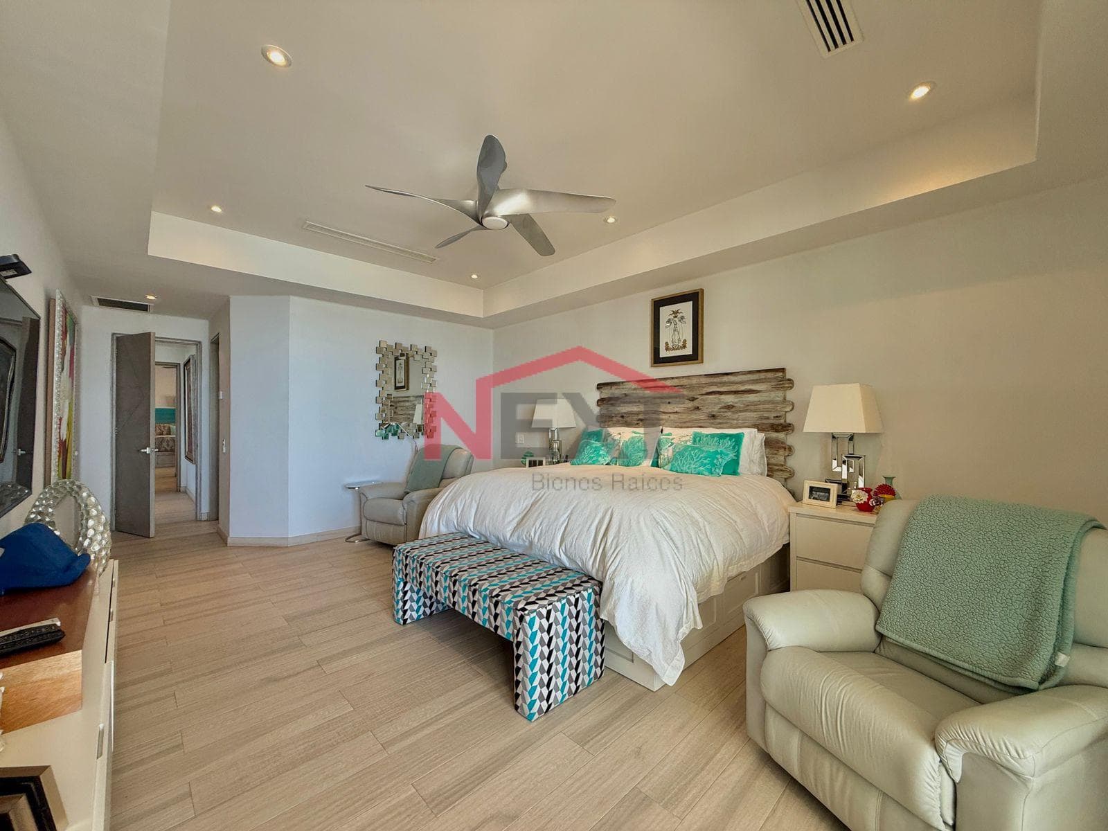 BEACHFRONT HOUSE FOR SALE IN THE PUESTA DEL SOL RESIDENTIAL COMPLEX, SAN CARLOS, SONORA.