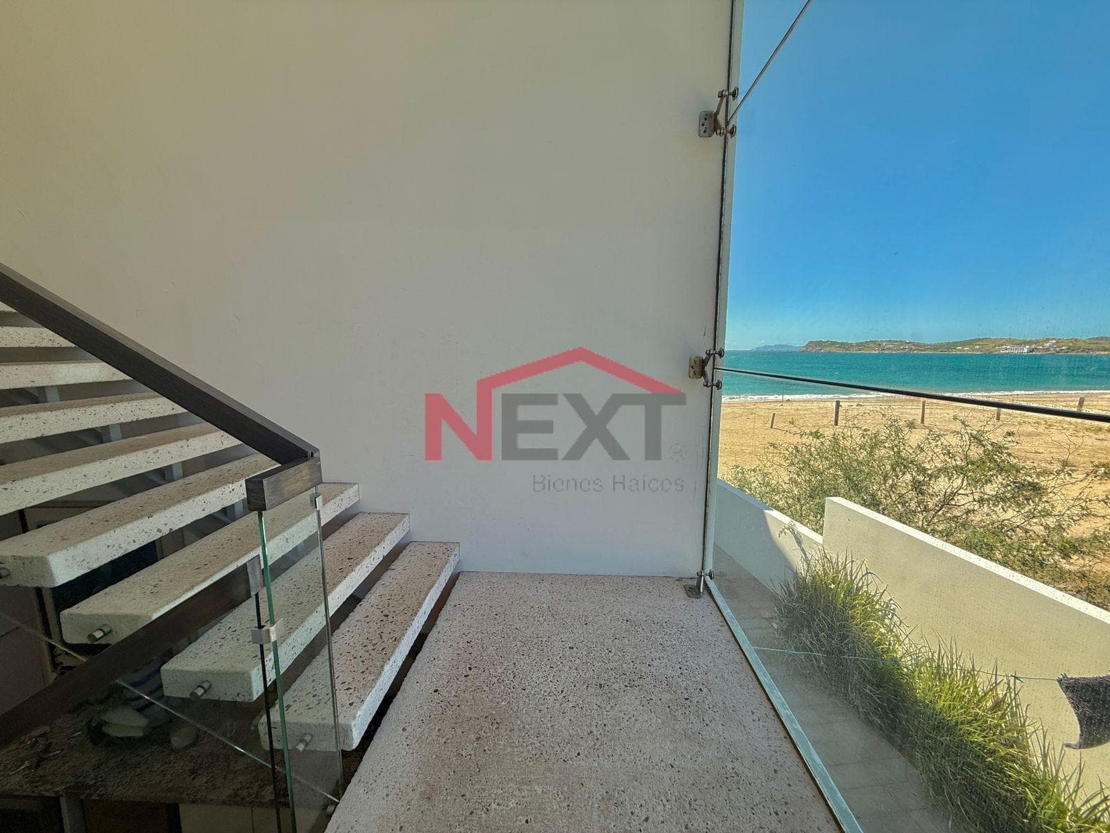 BEACHFRONT HOUSE FOR SALE IN THE PUESTA DEL SOL RESIDENTIAL COMPLEX, SAN CARLOS, SONORA.