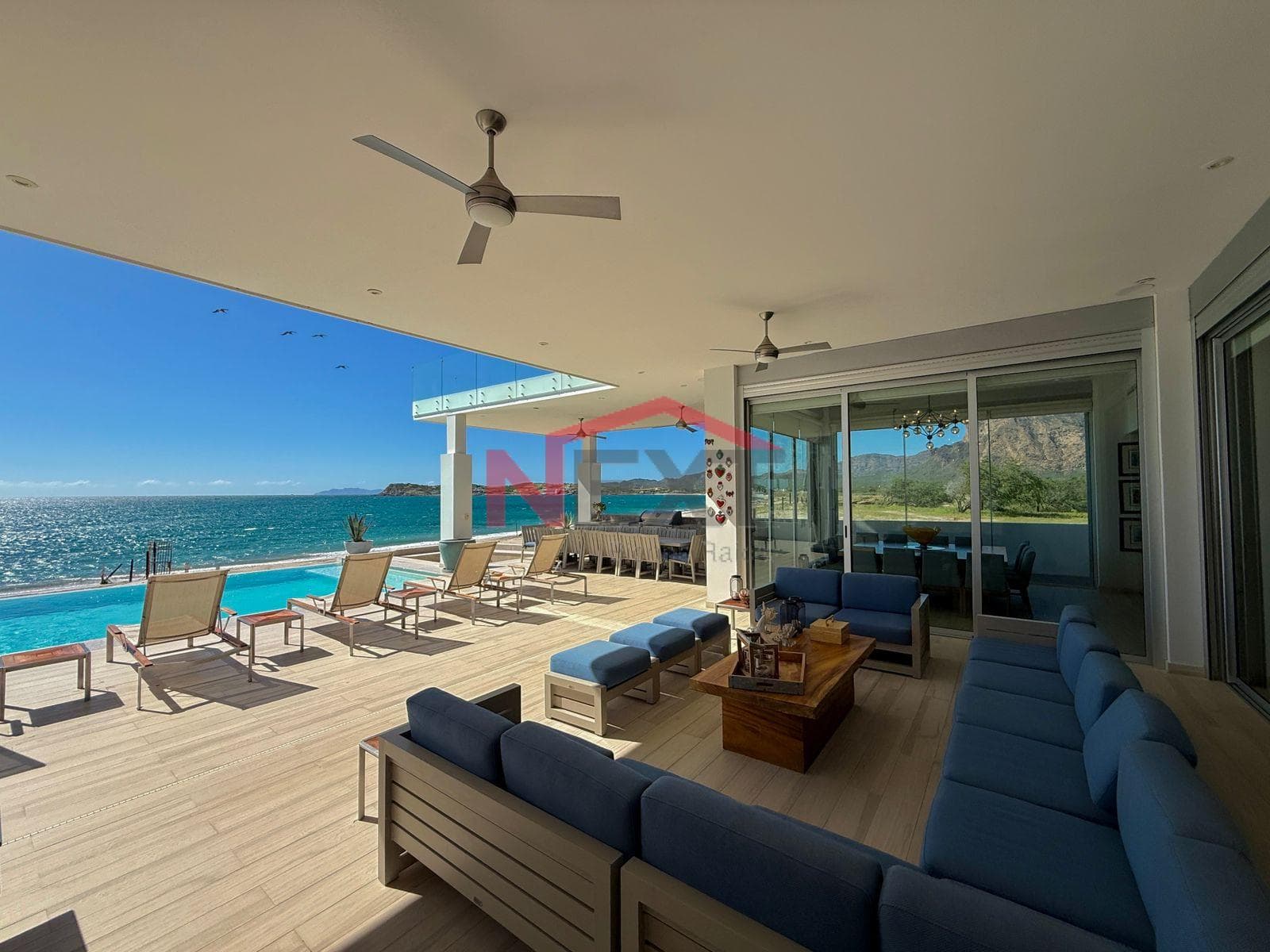 BEACHFRONT HOUSE FOR SALE IN THE PUESTA DEL SOL RESIDENTIAL COMPLEX, SAN CARLOS, SONORA.