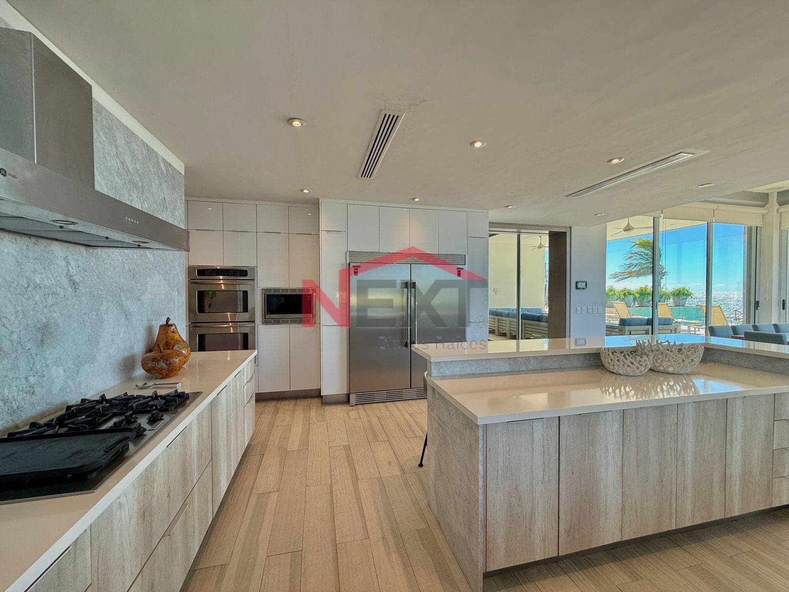 BEACHFRONT HOUSE FOR SALE IN THE PUESTA DEL SOL RESIDENTIAL COMPLEX, SAN CARLOS, SONORA.