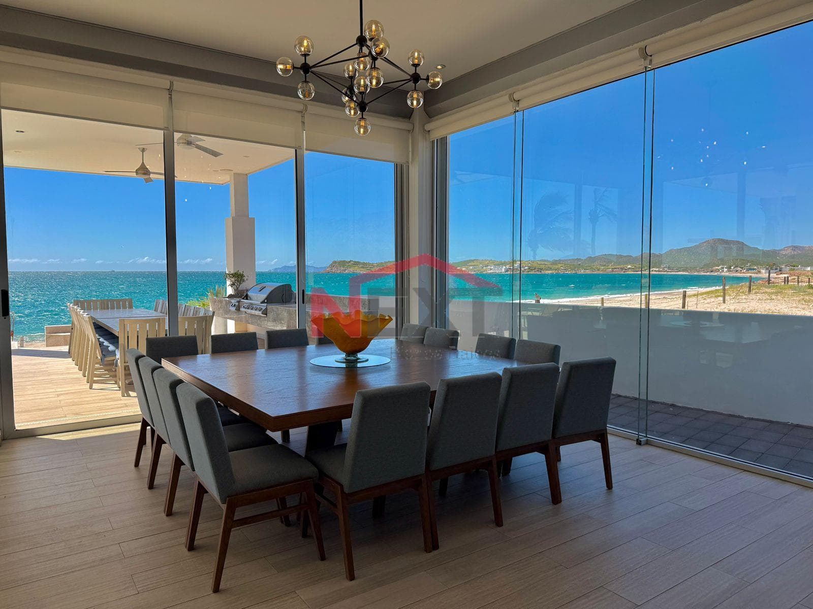 BEACHFRONT HOUSE FOR SALE IN THE PUESTA DEL SOL RESIDENTIAL COMPLEX, SAN CARLOS, SONORA.