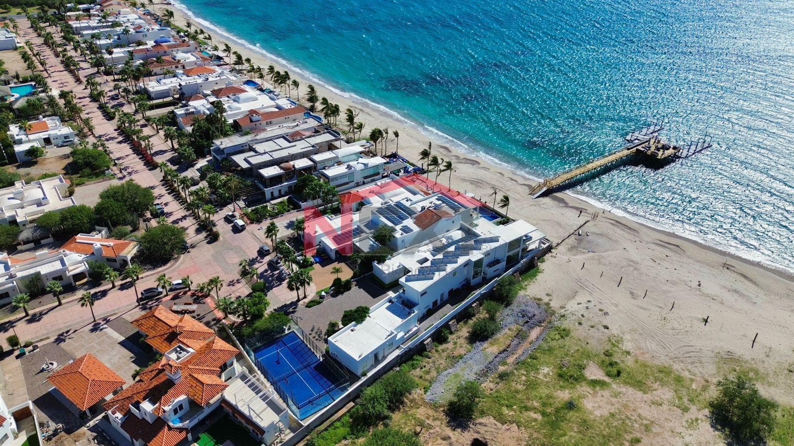 BEACHFRONT HOUSE FOR SALE IN THE PUESTA DEL SOL RESIDENTIAL COMPLEX, SAN CARLOS, SONORA.