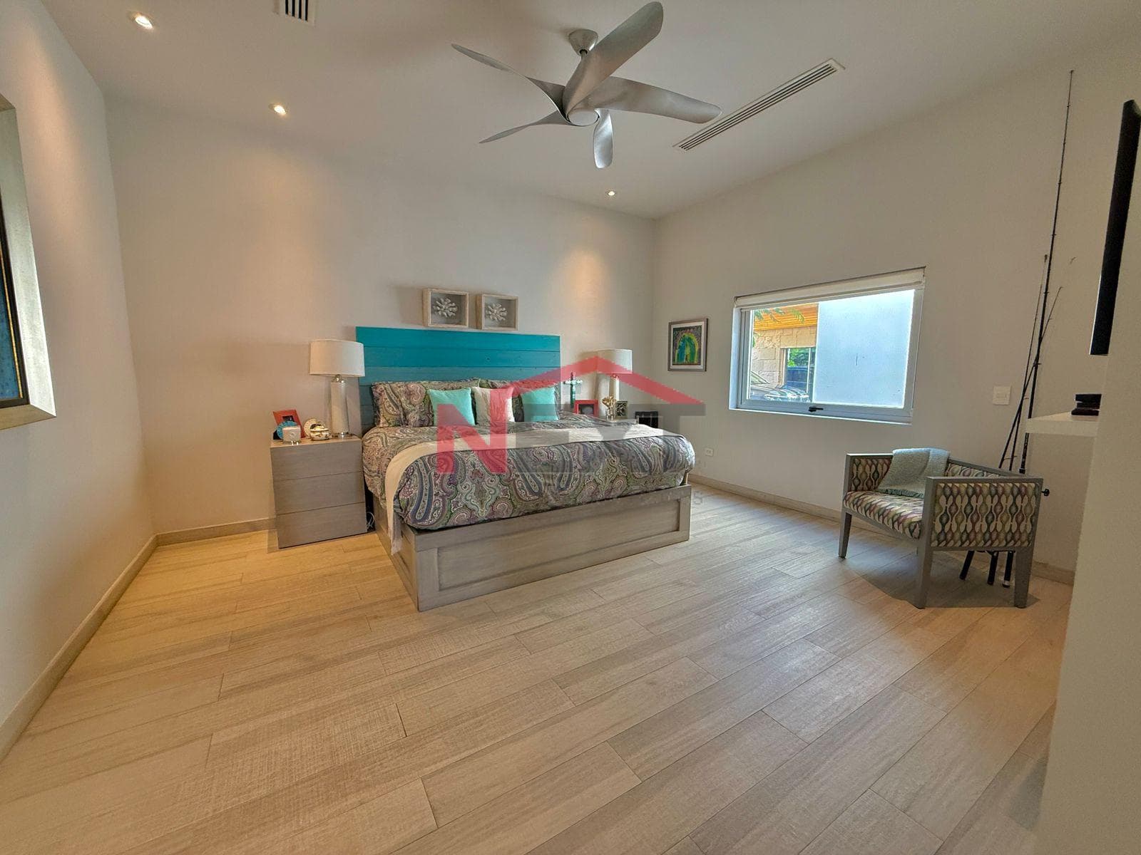 BEACHFRONT HOUSE FOR SALE IN THE PUESTA DEL SOL RESIDENTIAL COMPLEX, SAN CARLOS, SONORA.