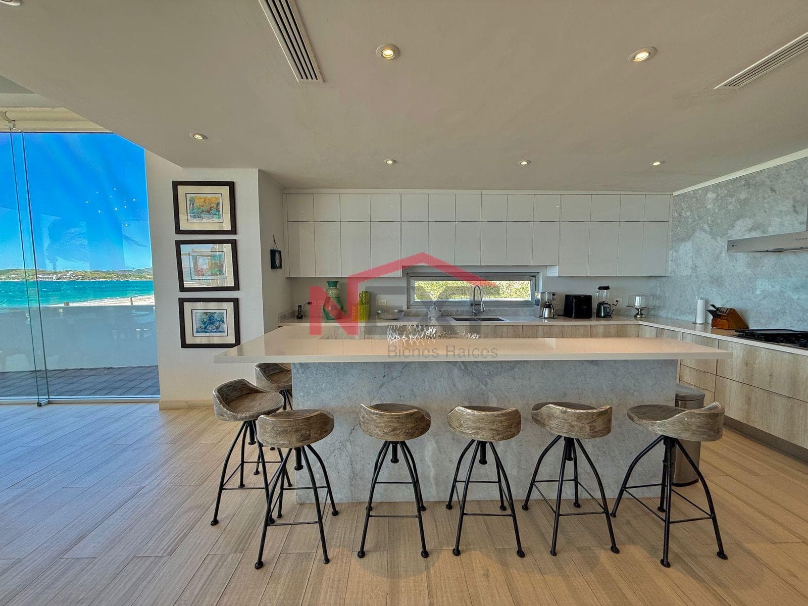 BEACHFRONT HOUSE FOR SALE IN THE PUESTA DEL SOL RESIDENTIAL COMPLEX, SAN CARLOS, SONORA.