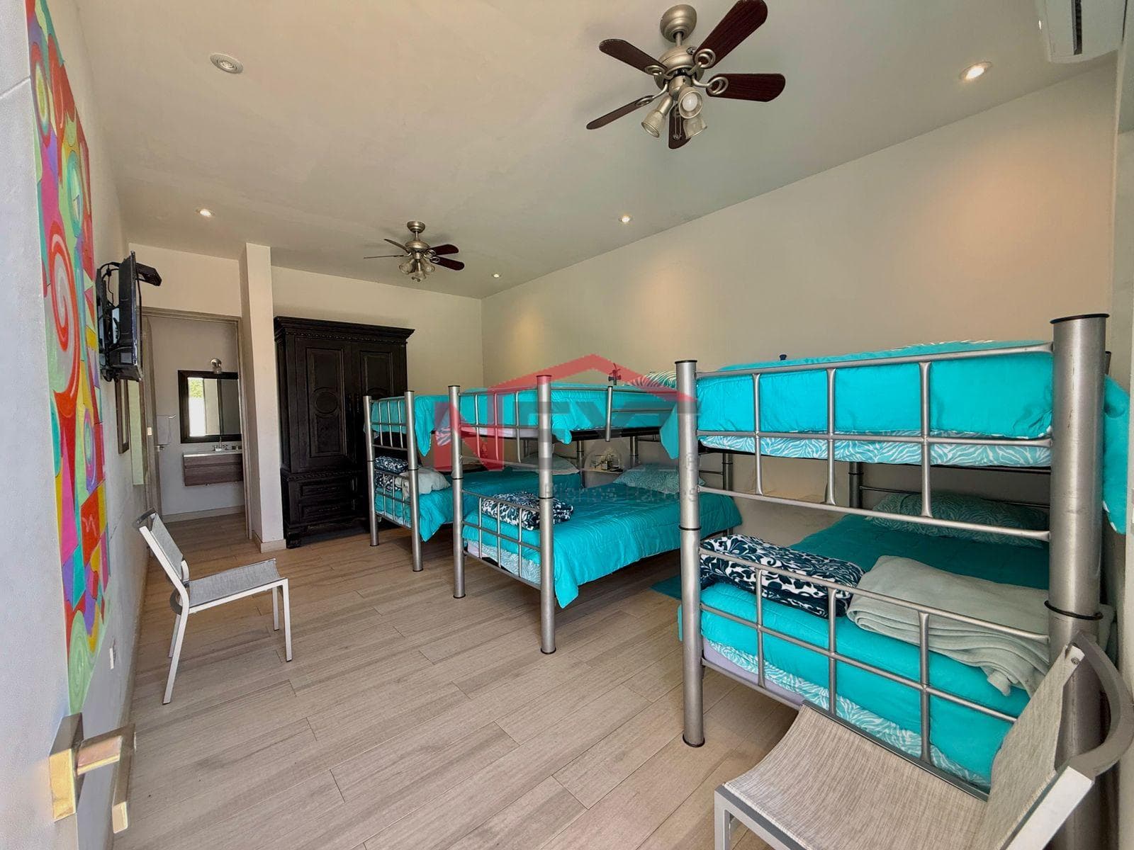 BEACHFRONT HOUSE FOR SALE IN THE PUESTA DEL SOL RESIDENTIAL COMPLEX, SAN CARLOS, SONORA.