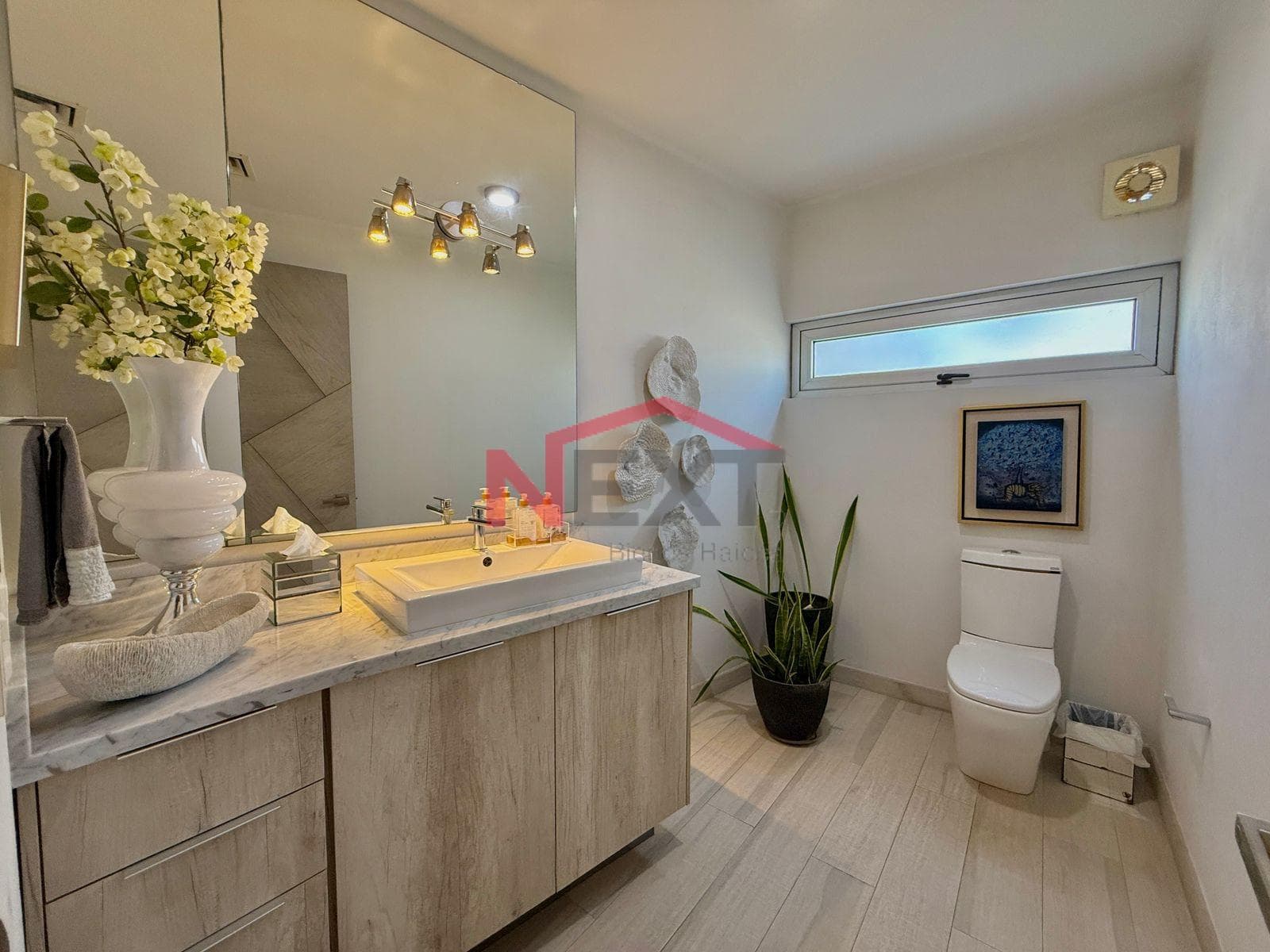 BEACHFRONT HOUSE FOR SALE IN THE PUESTA DEL SOL RESIDENTIAL COMPLEX, SAN CARLOS, SONORA.