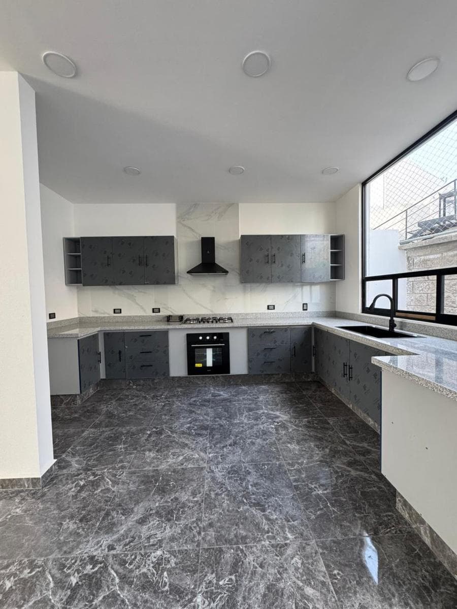 House for Sale in San Francisco, San Mateo, Atenco