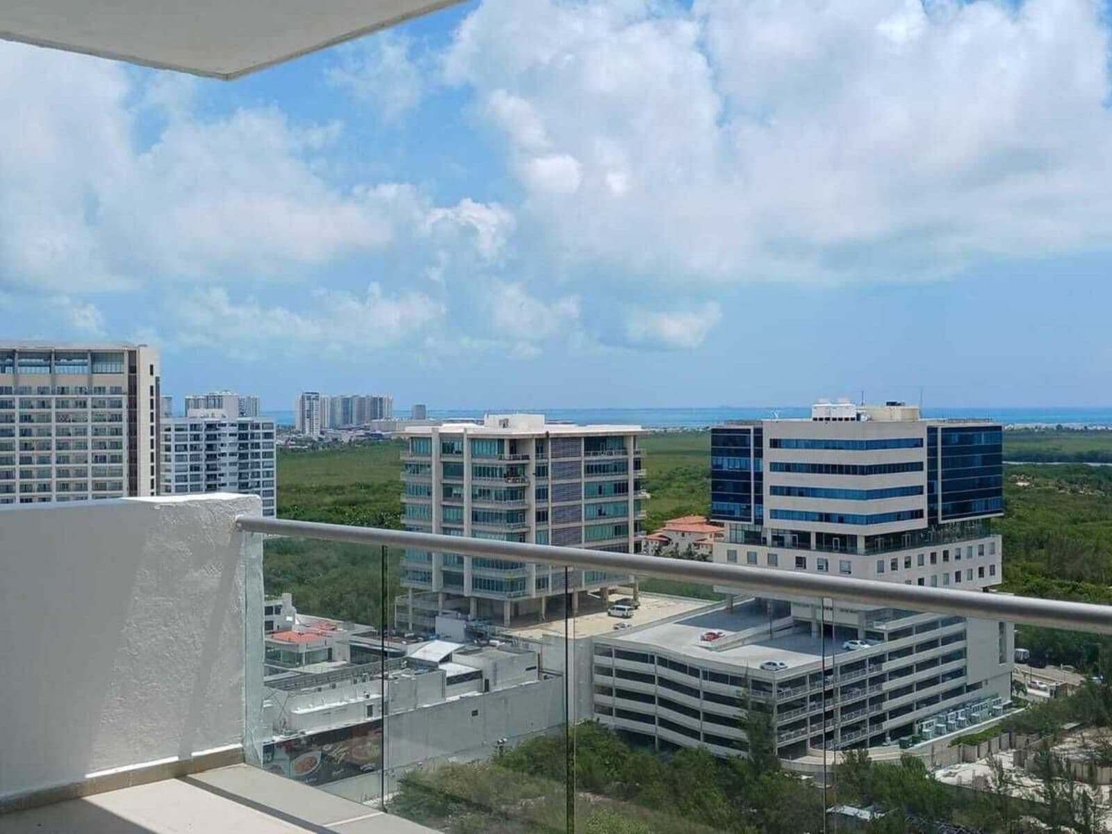 3-BEDROOM APARTMENT FOR RENT ON THE MALECON IN AMERICAS, CANCUN