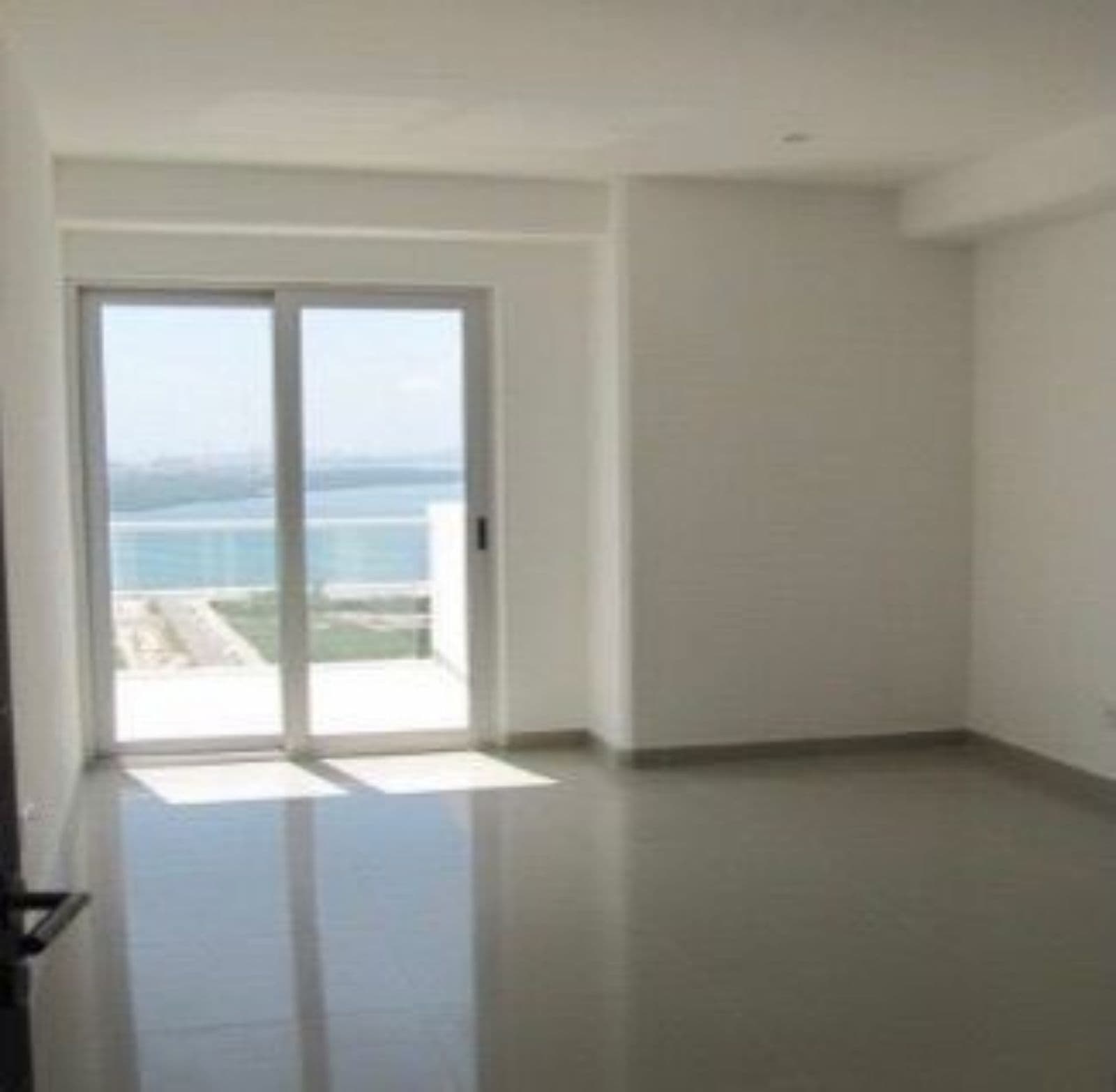 3-BEDROOM APARTMENT FOR RENT ON THE MALECON IN AMERICAS, CANCUN