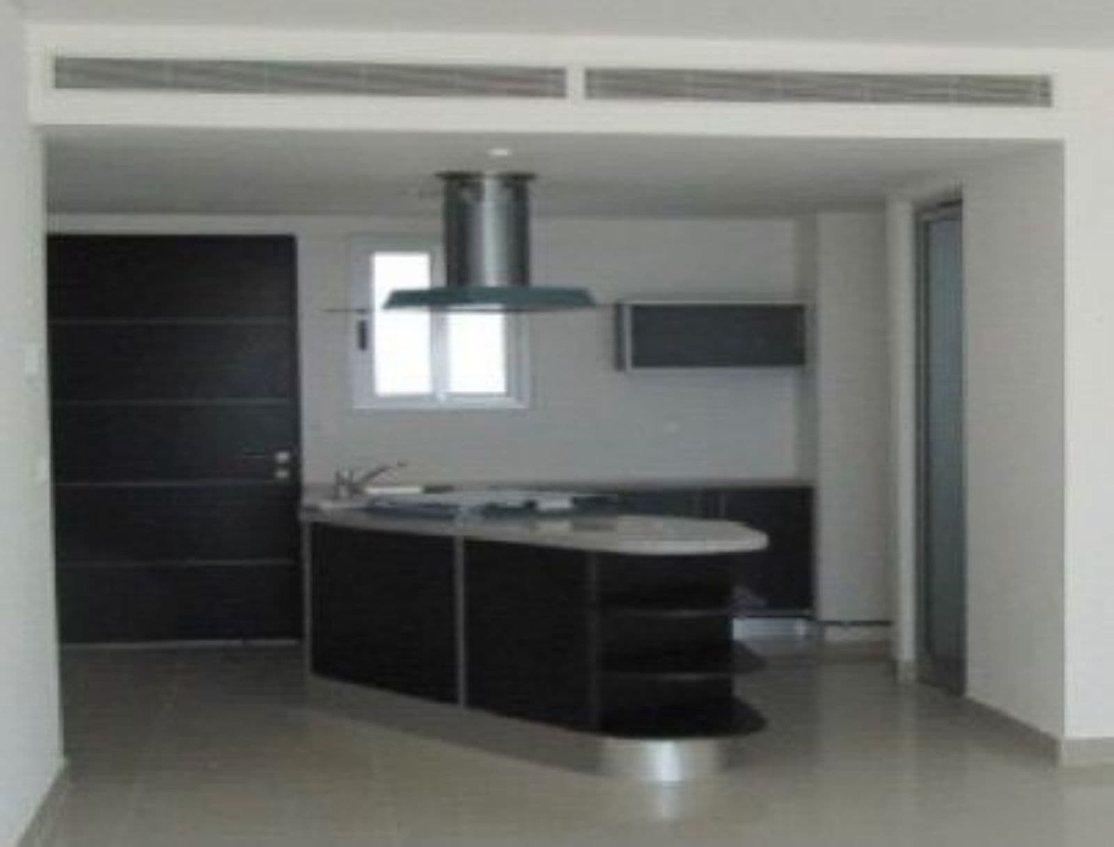 3-BEDROOM APARTMENT FOR RENT ON THE MALECON IN AMERICAS, CANCUN