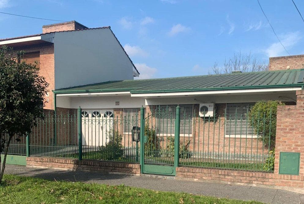 House with Garden for Sale in Adrogue