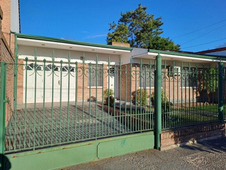 House with Garden for Sale in Adrogue