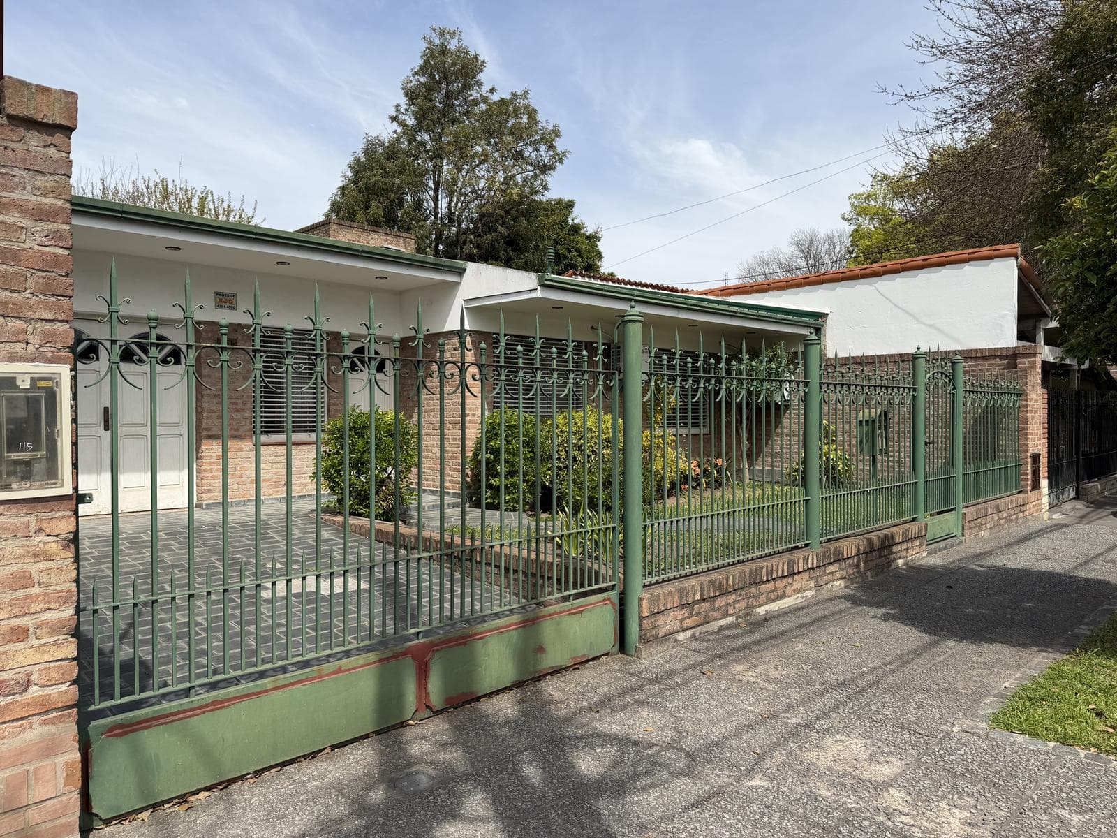 House with Garden for Sale in Adrogue