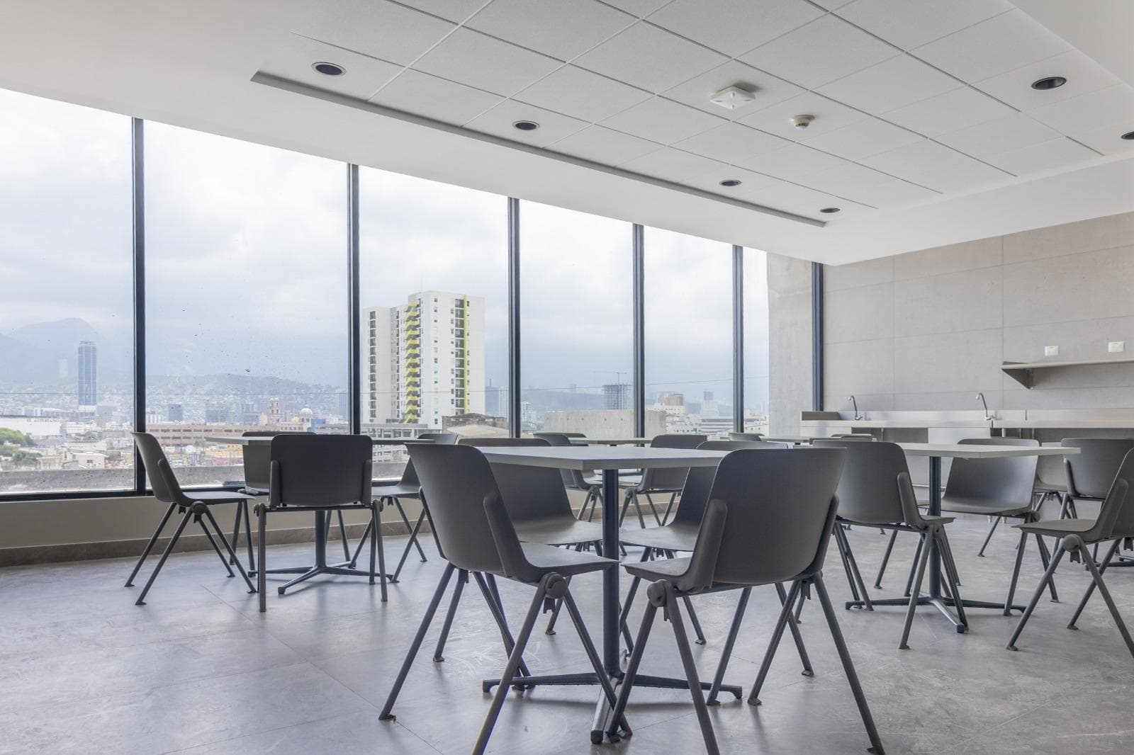 OFFICE FOR RENT/SALE IN DOWNTOWN MONTERREY