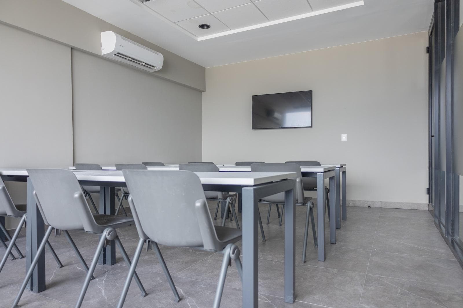 OFFICE FOR SALE/RENT