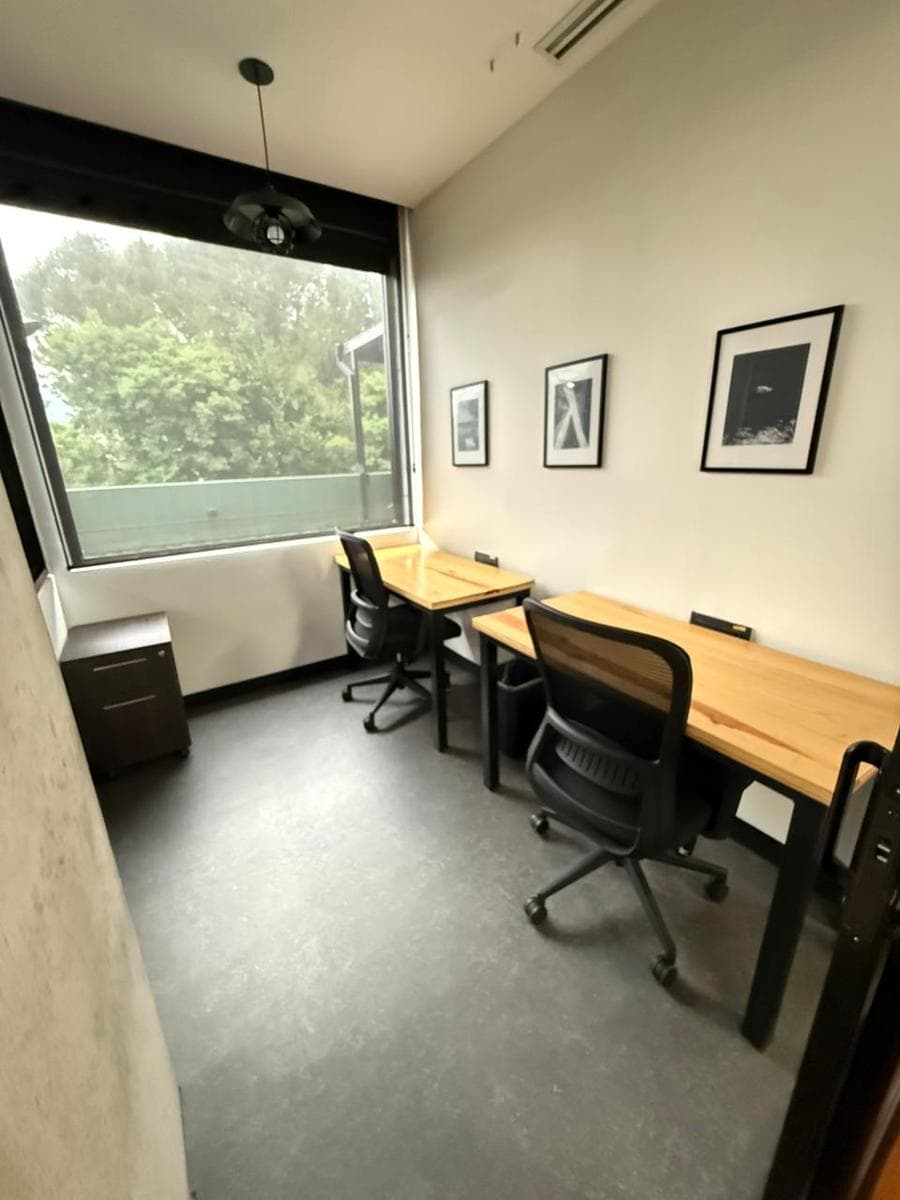 FULLY EQUIPPED AND FURNISHED OFFICE