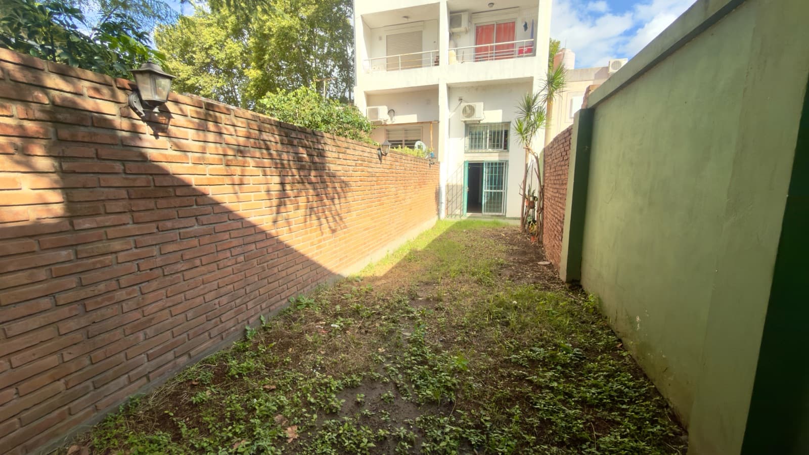 Venta Departamento Duplex con Jardín