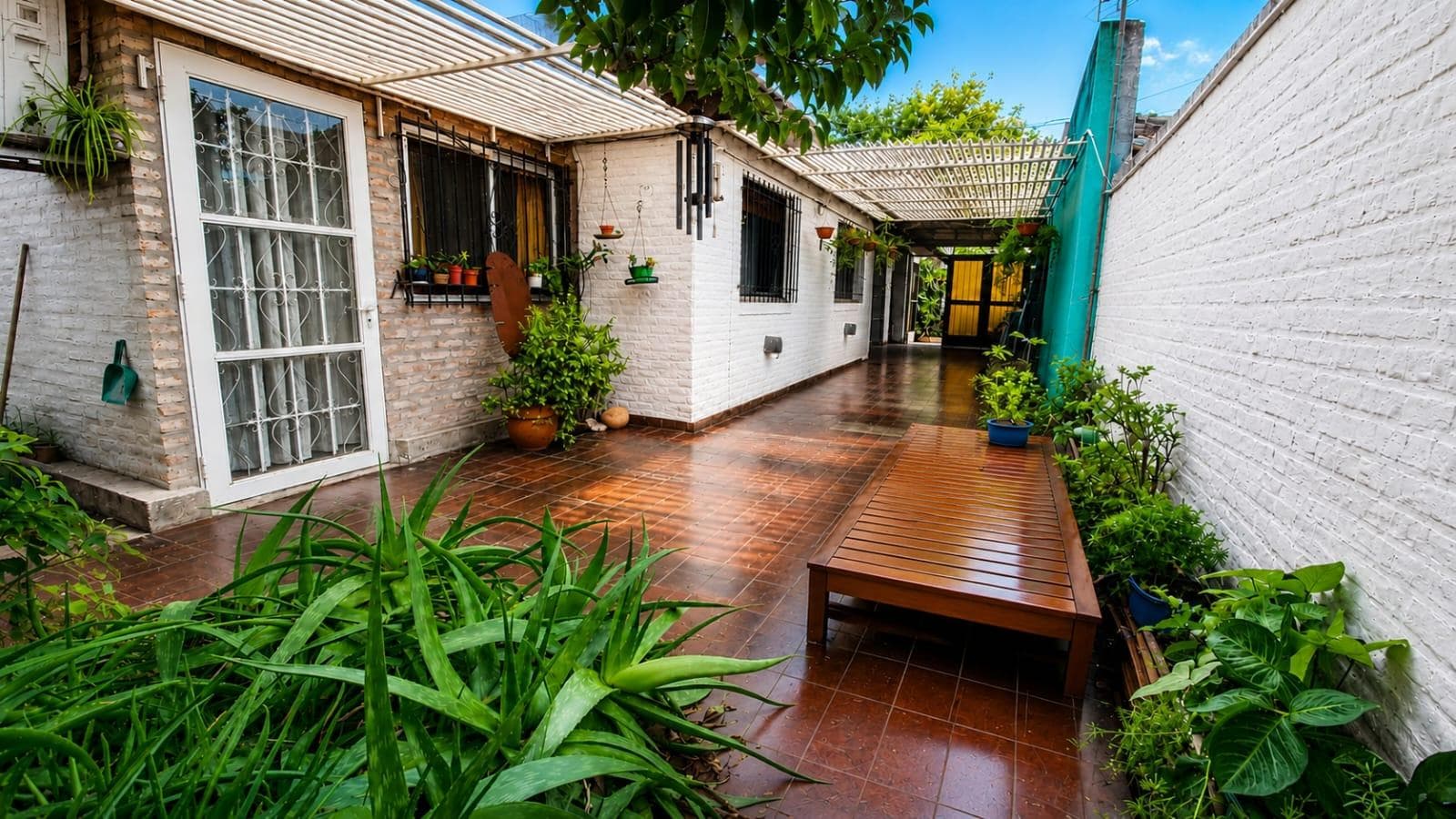 For Sale, House, 4 Rooms, Mortgage-Eligible, Laundry Room, Garden, Grill, Garage, Commercial Space, Ituzaingó