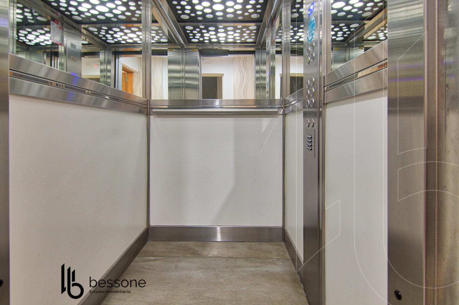 Office in a Modern Building – Güemes / Paseo Aldrey Area