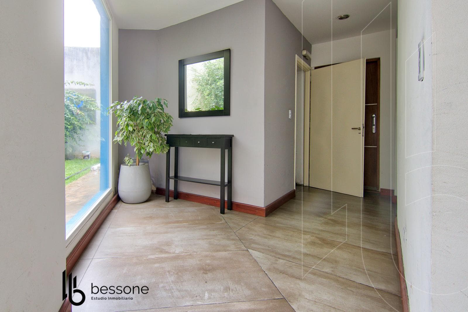 Office in a Modern Building – Güemes / Paseo Aldrey Area