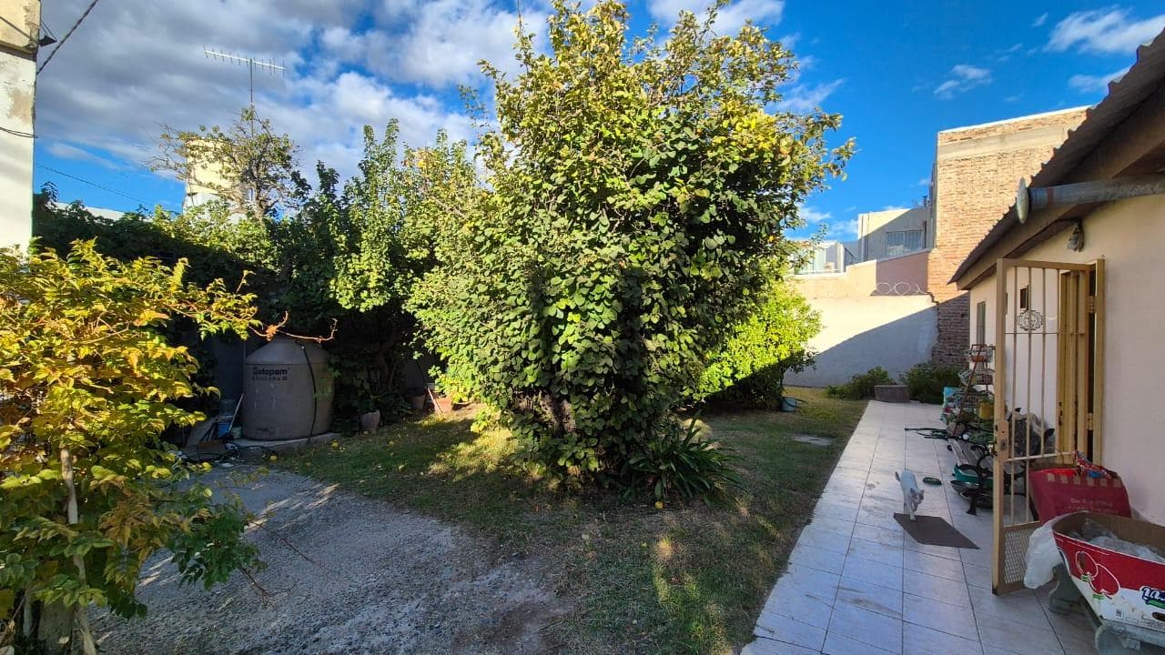 TWO HOUSES FOR SALE | LOT SUITABLE FOR DEVELOPMENT | JUAN BENIGAR 300 | NEUQUÉN